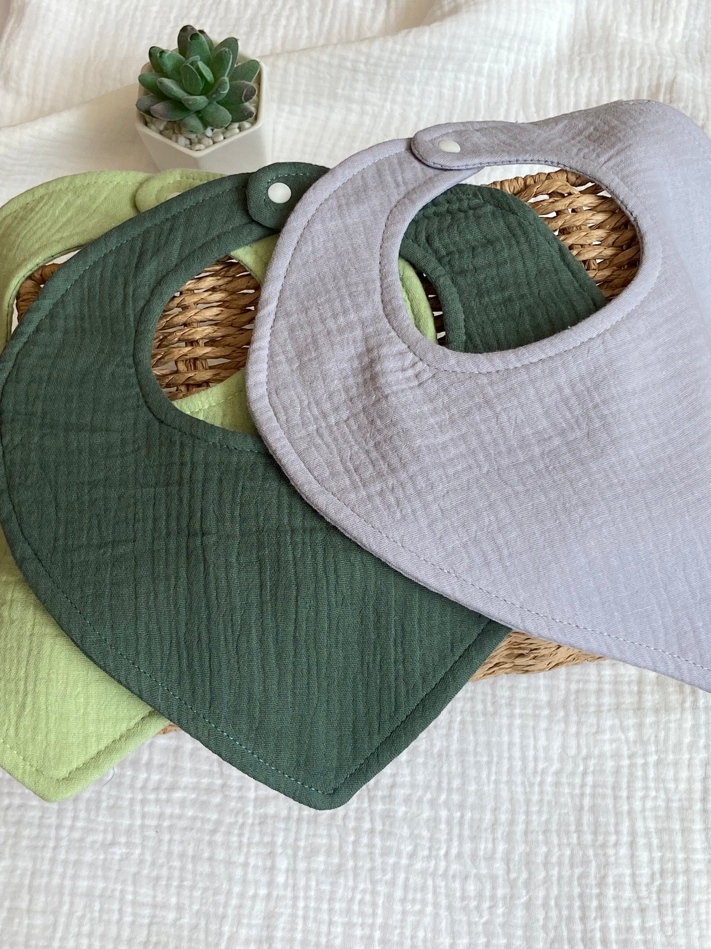 Babero bandana gris plata