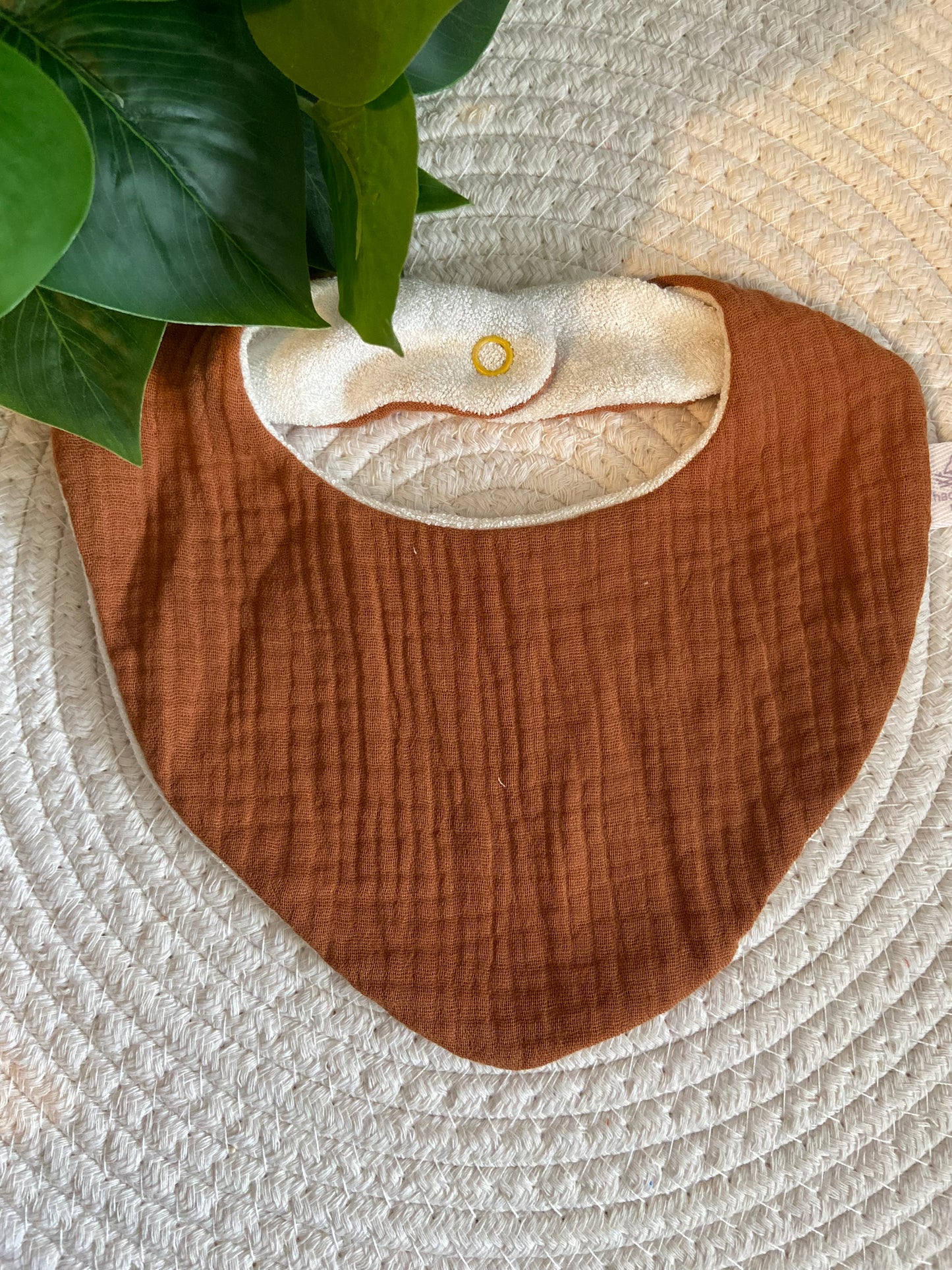 Babero muselina ocre