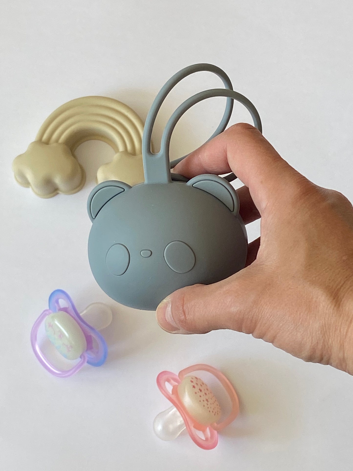 Guarda chupete gris claro