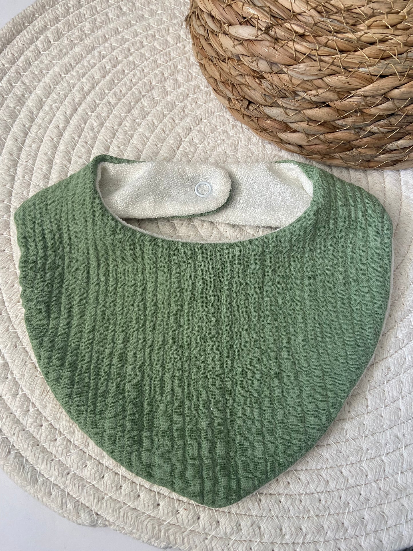 Babero muselina verde musgo